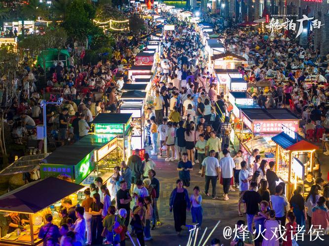 夏日夜经济升腾“烟火气” 夏日夜经济升腾“烟火气”